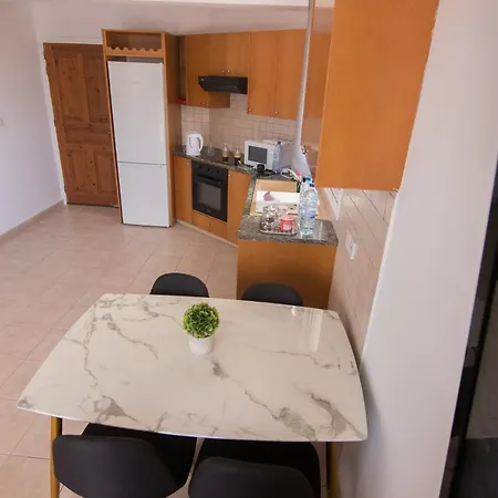 Amelia Two Bedroom - 202 Пафос